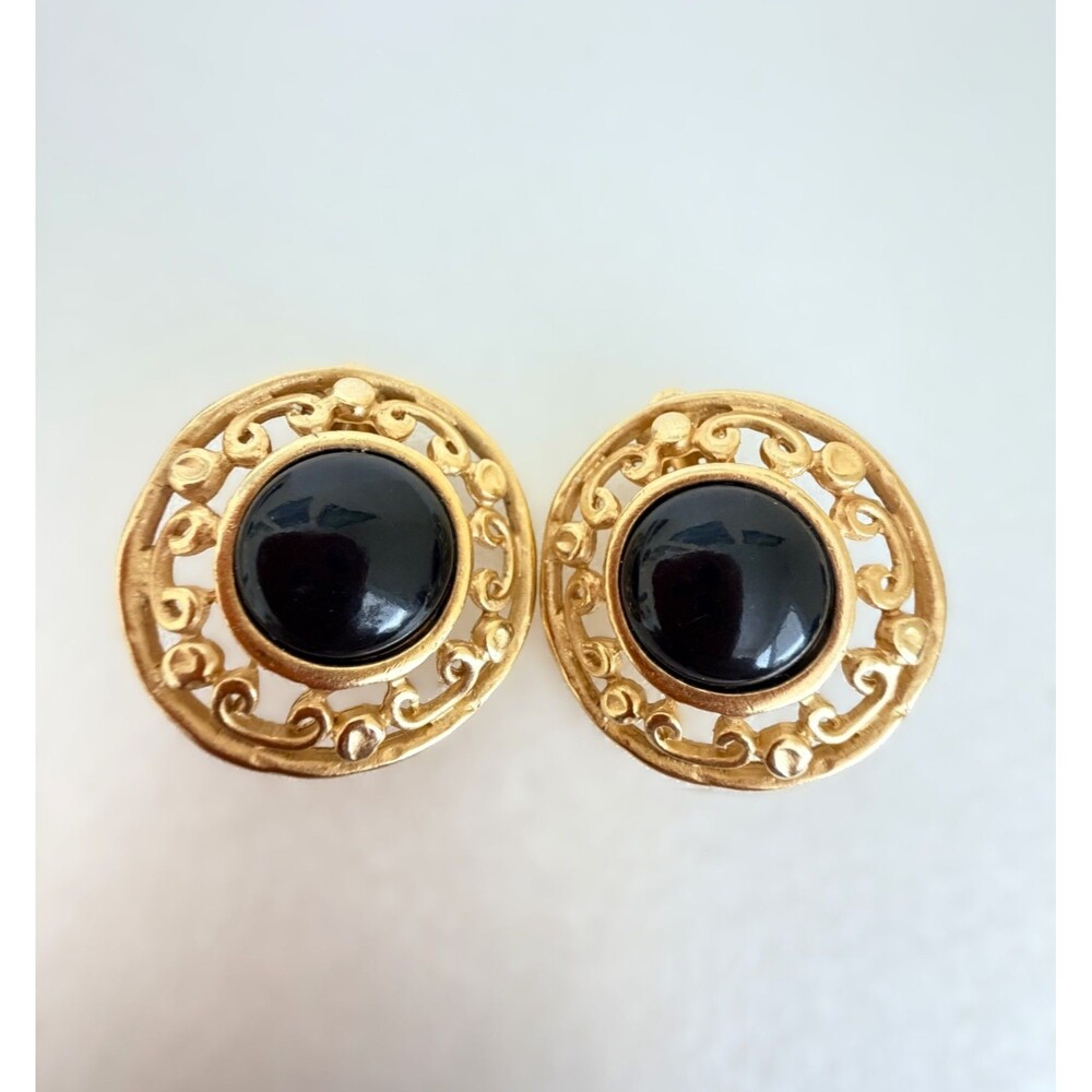 Vintage Erwin Pearl Signed Gold Tone Filigree Black Cabochon Clip On Earrings D